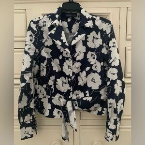 Dark blue & white floral button up top. Size medium.